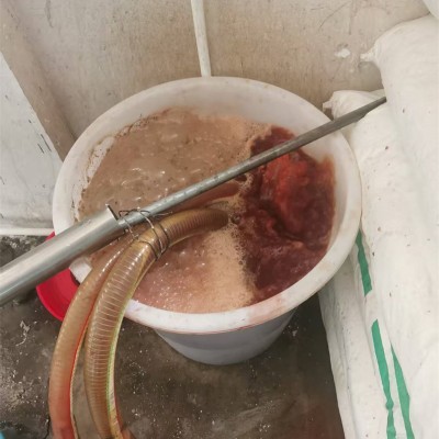 螺杆式风冷热泵机组清洗